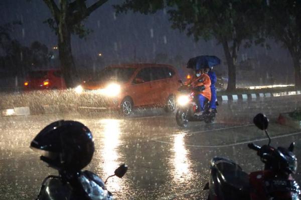 Cuaca Depok 5 Mei 2025 Hujan dan Petir di Siang Hari