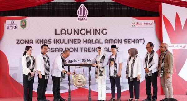 Bank Jatim dan Pemkab Trenggalek Launching Zona KHAS Pasar Pon Dukung Pertumbuhan UMKM Halal