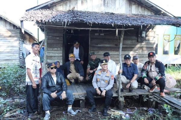 Gubernur Kalteng Tinjau Rencana Bedah Rumah dan Pengembangan Pelabuhan Batanjung di Kapuas