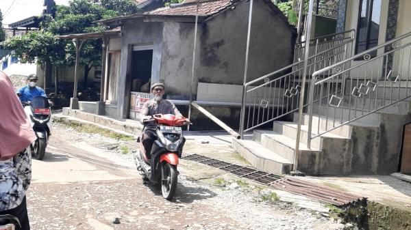Dua Tahun Tak Kunjung Ada Perbaikan, Warga Keluhkan Jalan Rusak di Parungpanjang Kabupaten Bogor
