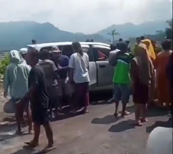 Puluhan Warga Kebondeli Hadang Polisi Saat Tertibkan Tambang Pasir Ilegal