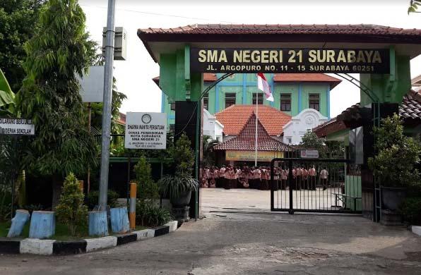Profil SMAN 21 Surabaya, Sekolah Marselino Ferdinan