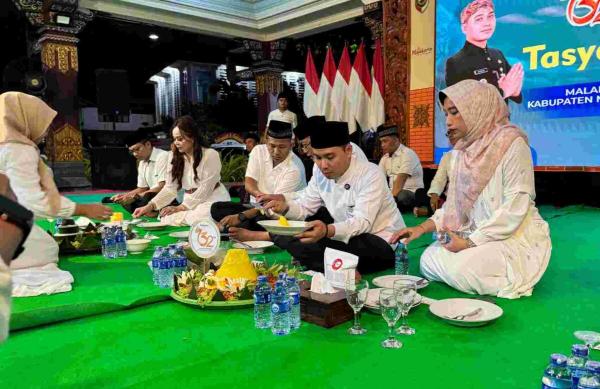 732 Nasi Tumpeng Rayakan Hari Jadi Kabupaten Mojokerto 732 Nasi Tumpeng Rayakan Hari Jadi Kabupaten Mojokerto