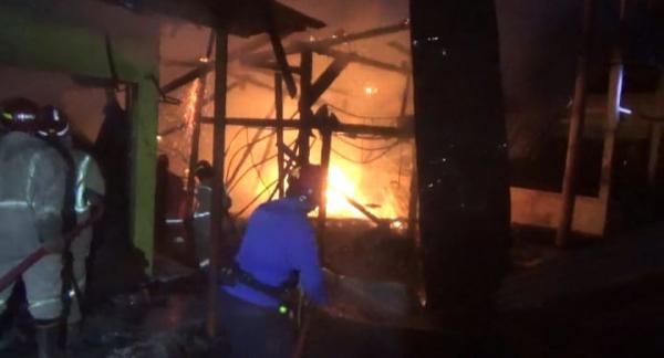 Kebakaran Besar di Pasar Mojoduwur Jombang, 20 Lapak Ludes Dilalap Api, Kerugian Capai Ratusan Juta