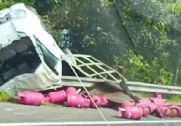 Kecelakaan Beruntun di Tol Padaleunyi Libatkan Mobil Pengangkut Gas