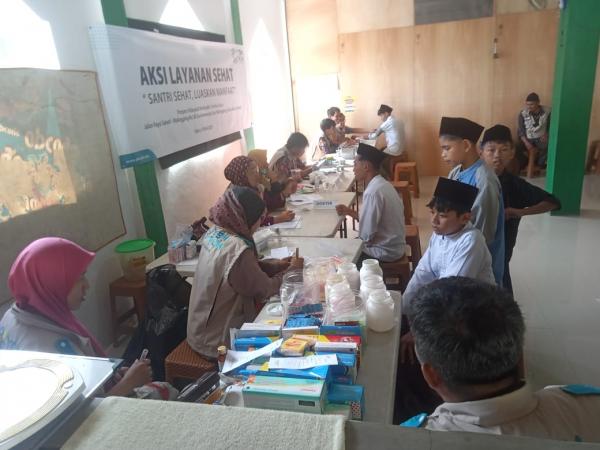 Pondok Pesantren Hidayatul Mubtadiin Torikul Ulum Bareng YBM PLN Pusat Gelar Kegiatan Santri Sehat