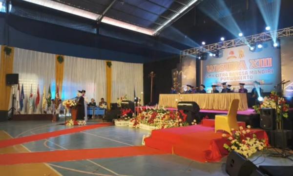 Viral Perpisahan Ala Wisuda di SMK Swasta Banyumas, Ini Tanggapan Dinas Pendidikan