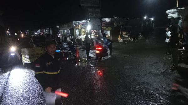 Longsor Tutup Akses Jalan Mangunreja-Sukaraja, Polisi Alihkan Arus Lalu Lintas
