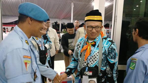 Setelah 11 Tahun Menanti, Ketua DPRD Kota Tasikmalaya Aslim dan Istri Akhirnya Berangkat Haji