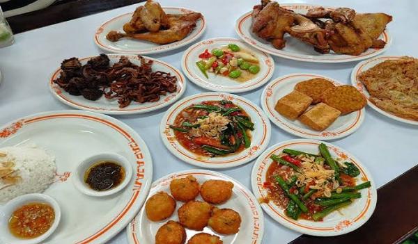 Lebih dari Sekadar Kuliner, Tjap Ajam 38 Hadirkan Nostalgia Masakan Jawa Tengah di Kota Kembang