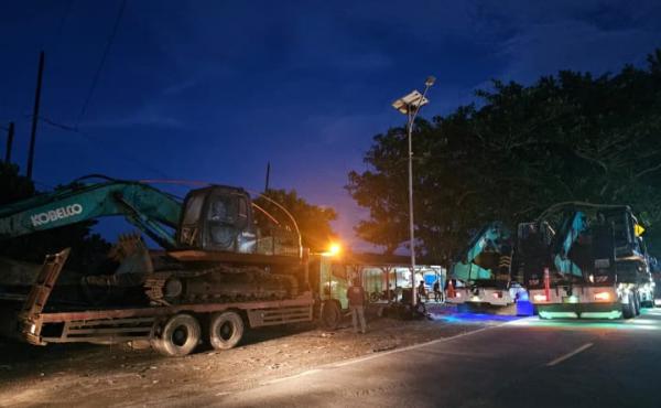 Viral! Ratusan Warga Geruduk Lokasi Tambang Ilegal di Tasikmalaya