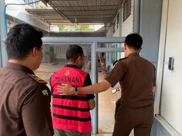 Kajari Aceh Selatan Eksekusi Terpidana RY Perkara SIMRS BLUD RSUD dr. H. Yuliddin Away Tahun 2020