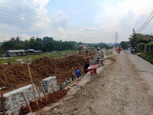 Jalan Desa Matagara Kecamatan Tigaraksa Tangerang Ambles Diduga Akibat Proyek Perusahaan Marmer