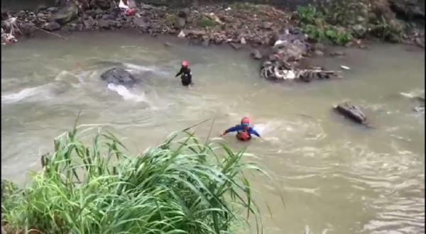 Dua Hari Hilang Terbawa Arus, Balita Asal Ciomas Bogor Ditemukan Tak Bernyawa di Tepi Kali Cisadane