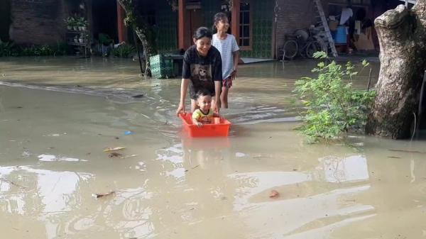 Tanggul Jebol, Ratusan Rumah di Grobogan Terendam Banjir hingga Satu Meter