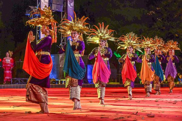 Potret Penampilan Tim Kesenian Daerah di Festival Sriwijaya XXXIII 