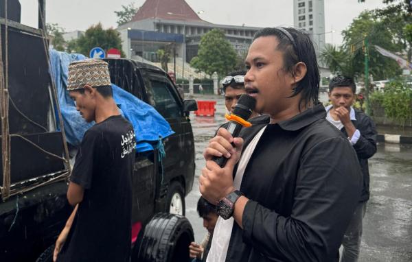 Rakyat Menderita di Huntara, Politisi Malah Ribut Soal Kata 'Goblok', Mahasiswa : Tidak Substansial