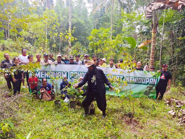 Budayawan dan Pegiat Lingkungan Gelar Penghijauan,  Serukan Penyelamatan Gunung Slamet