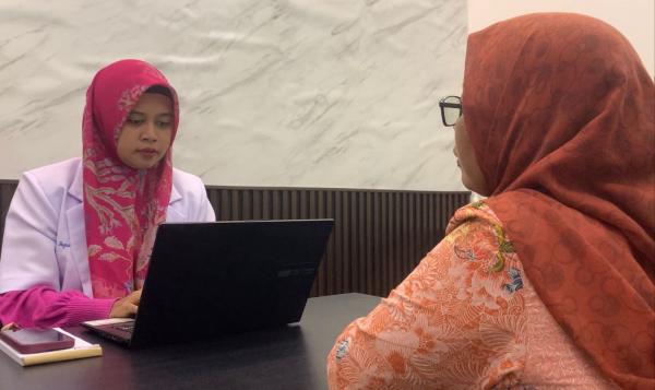 Dokter Cantik di Ponorogo Ini Cuma Minta Pasien Bayar Seiklasnya Atau Hasil Kebun