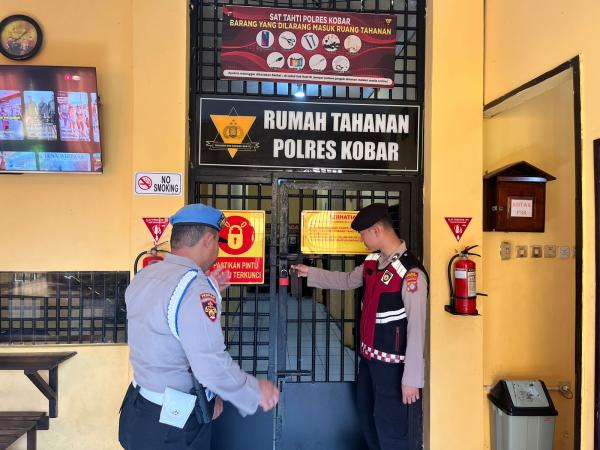 Antisipasi Keamanan, Personel Propam Polres Kobar Rutin Cek Ruang Tahanan 