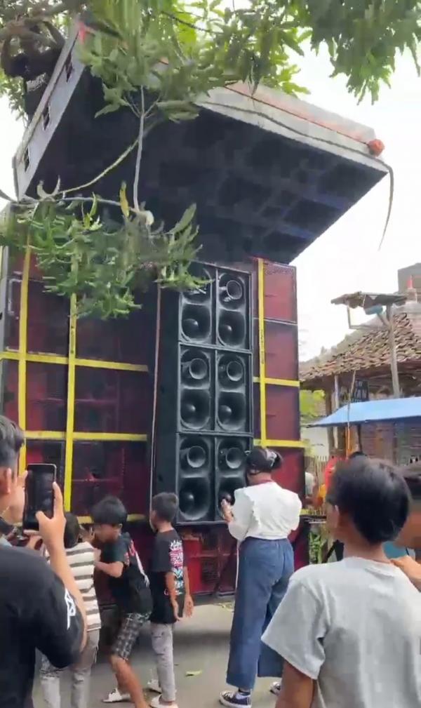 Sound Horeg 5 Meter Jatuh  Timpa Remaja Perempuan Hingga Harus Mendapat  7 Jahitan di Kepala