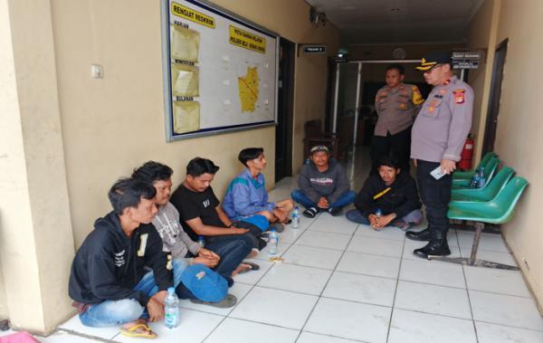 Operasi Berantas Jaya 2025, Polsek Beji Depok Amankan 6 Pak Ogah dan Juru Parkir Liar