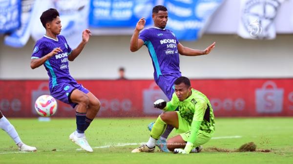 Lama Dicadangkan, Teja Paku Alam Buktikan Kelasnya di Bawah Mistar Persib