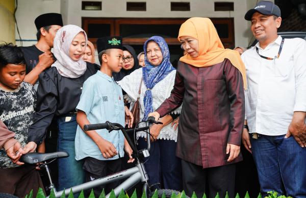 Kejutan Istimewa dari Gubernur Khofifah, Cita-Cita Siswa SD Terwujud!