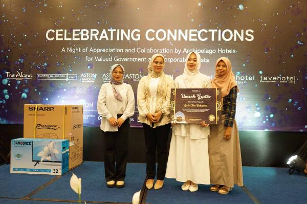 ASTON Inn Cilacap Beri Doorprize Umroh untuk Laila Nur Cahyanti 