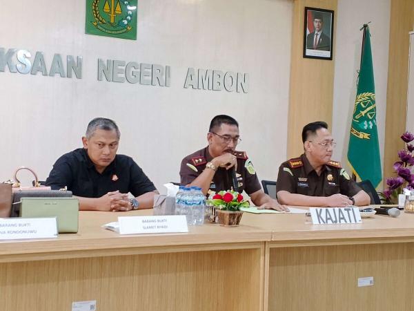 Manajer Keuangan Dok Waiame Serahkan 1 Miliar kepada Penyidik Kejaksaan