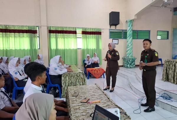 Kejaksaan Grobogan Datangi SMPN 3 dan SMPN  2 Purwodadi, Beri Pemahaman Soal Kenakalan Remaja