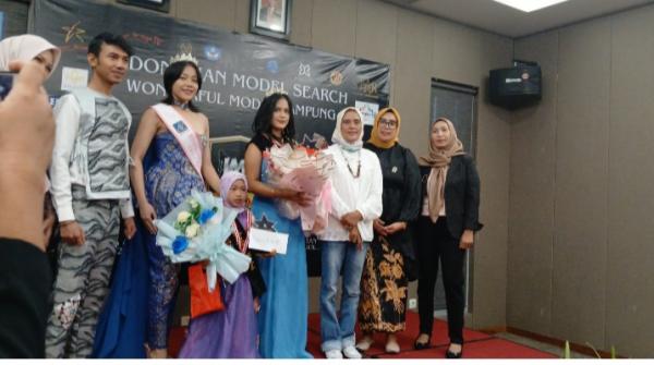 Sofia Marwah Dinobatkan sebagai Model Berprestasi Lampung 2025