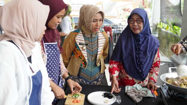 https://img.inews.co.id/media/600/files/networks/2025/05/21/32e65_wali-kota-mojokerto-ika-puspitasari.jpg
