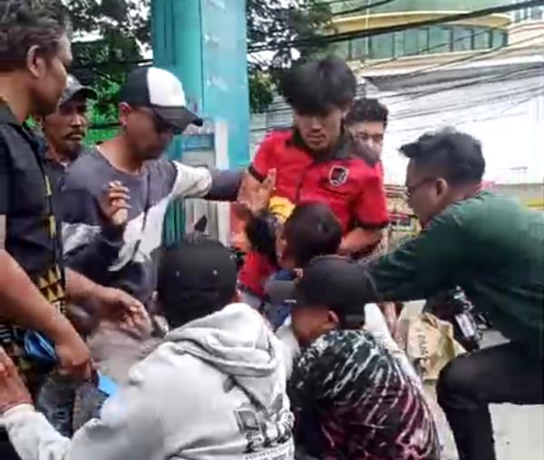 Viral, Berebut Lahan Parkir di RSU Tangsel Ormas Bentrok dengan Perusahaan