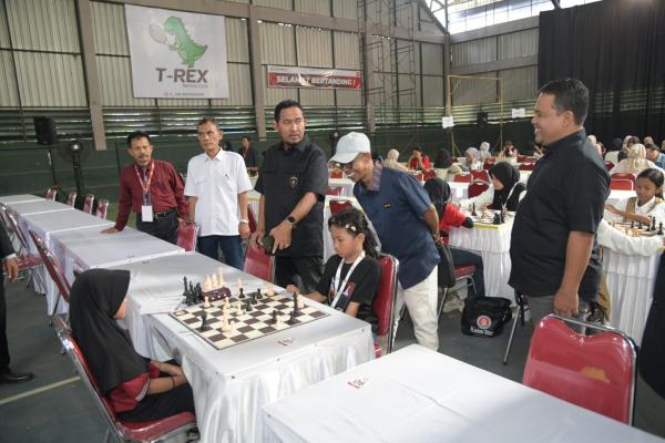 Achmad Fauzi Tinjau Kejurprov Catur ke-56 di Tulungagung, Dorong Regenerasi Atlet Muda Jatim