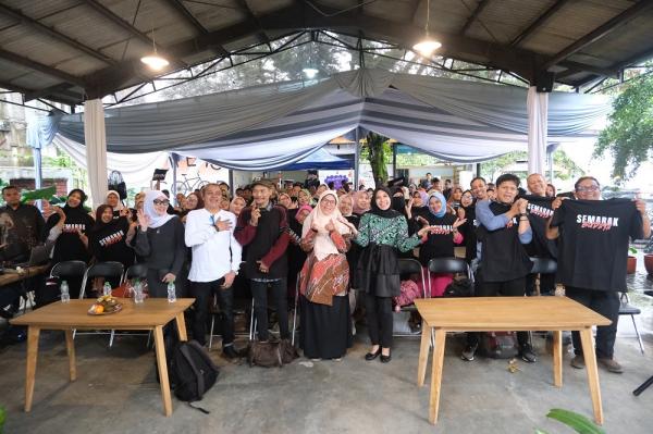 Lestarikan Warisan Lewat Semarak Budaya: Batik Lilin Dingin dan Kekayaan Bandung