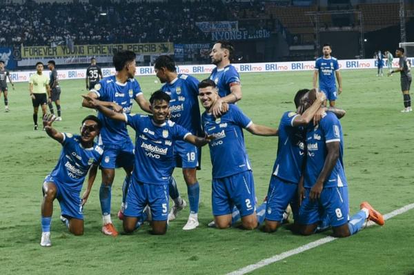Persib Bandung Tutup Musim Sebagai Juara, Tumbangkan Persis Solo 3-2