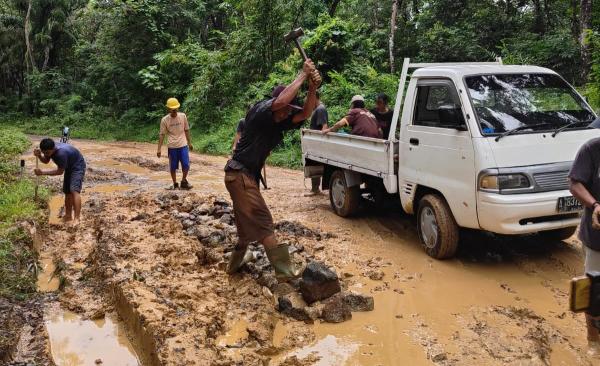 20 Tahun Jalan di Lebak Rusak, Warga Tagih Janji Bupati