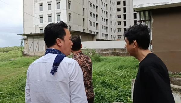 Dapat Aduan Penghuni, Anggota DPRD DKI Ini Sidak Apartemen di Jakarta Utara