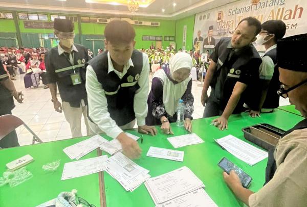 BRI Rajawali Surabaya Salurkan Rp462 Miliar untuk Living Cost Jemaah Haji 2025