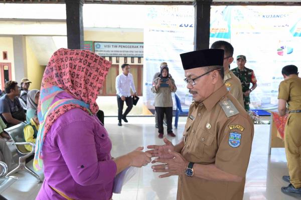 Sejalan dengan Asta Cita Presiden Prabowo, Pemkot Banjar Salurkan Bansos Tunai bagi Warga Miskiin