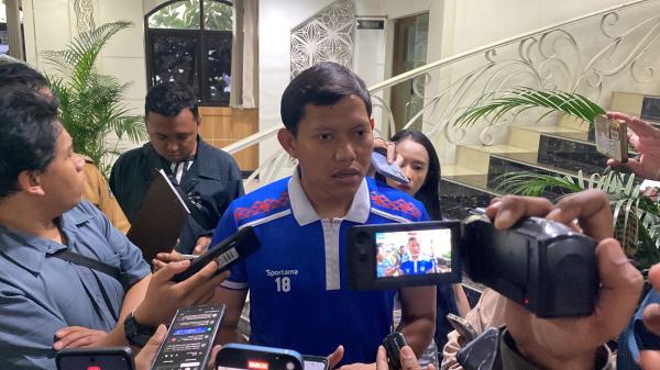 Rumor Transfer Persib: Adam Alis 'Spill' Inisial, Umuh Sebut Negara Asal