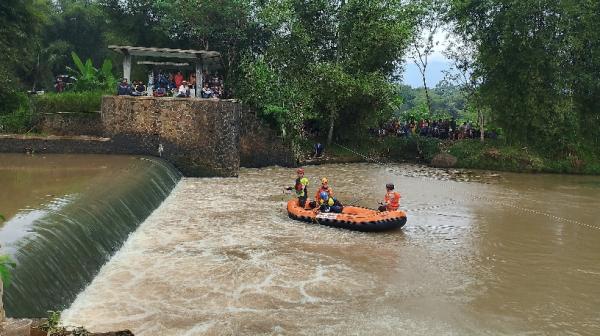 Hari Ketiga Pencarian Pemuda Tenggelam di Sungai Cikidang Tasikmalaya Masih Belum Membuahkan Hasil