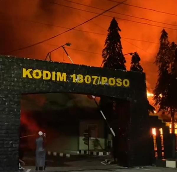 Breaking News: Markas Kodim Poso Kebakaran, Diduga Korsleting Listrik