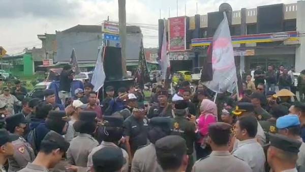 Aksi Protes Ormas dan Pelaku Seni Budaya di Tasikmalaya: Kritik Pedas untuk Pemkot Viman-Diky