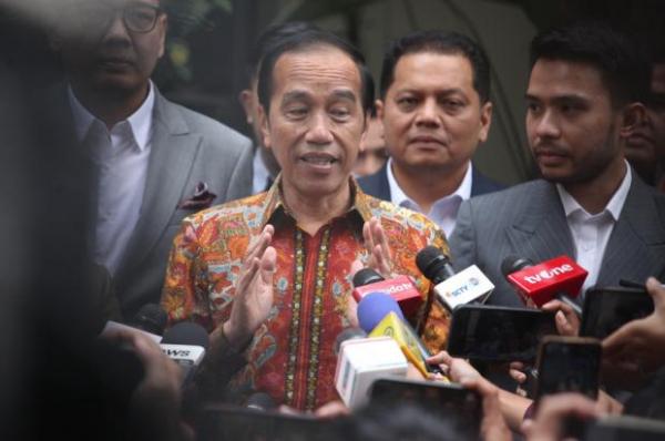 Survei Indikator Sebut Mayoritas Publik Tak Percaya Jokowi Palsukan Ijazah