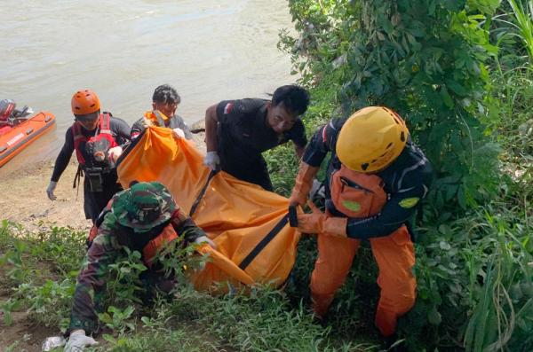 Tim SAR Temukan Jenazah Remaja Tenggelam di Sungai Brantas