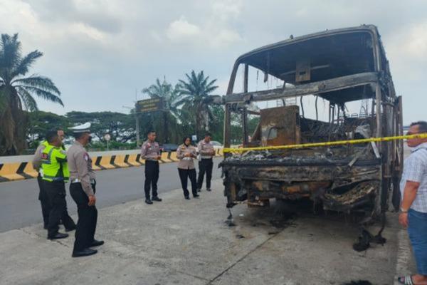 Bus Rombongan Siswa SD IT Kebayoran Lama Terbakar di Tol Japek KM 47, 49 Penumpang Selamat