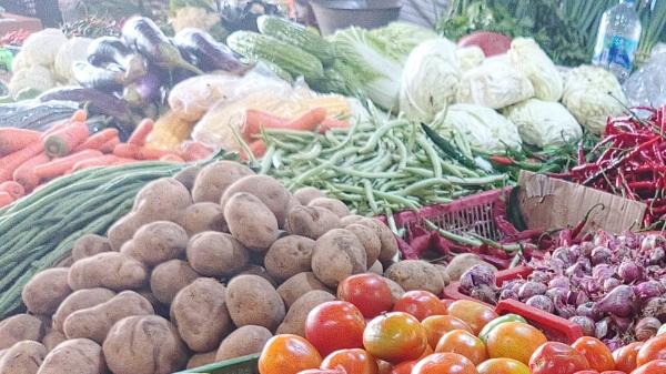 Jelang Idul Adha 1446 H, Harga Cabai di Pasar Manis Ciamis Turun, Buncis Merangkak Naik