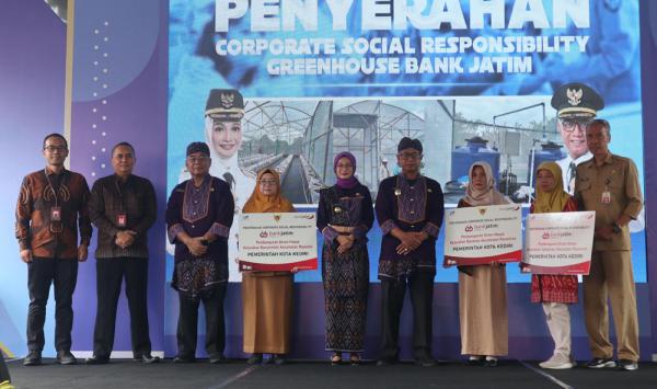 Dukung Praktik Pertanian Modern, Bank Jatim Serahkan CSR Pembangunan Greenhouse Ke Pemkot Kediri